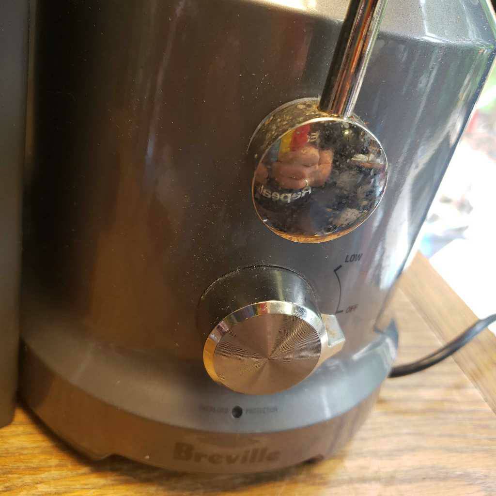 Breville Centrifugal Juicer Fountain BJE430 Strainer Basket Pitcher