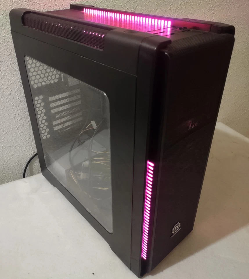 Thermaltake Versa RGB Full ATX Computer Gaming Desktop Case Retro Gaming Pc - Image 3 of 4