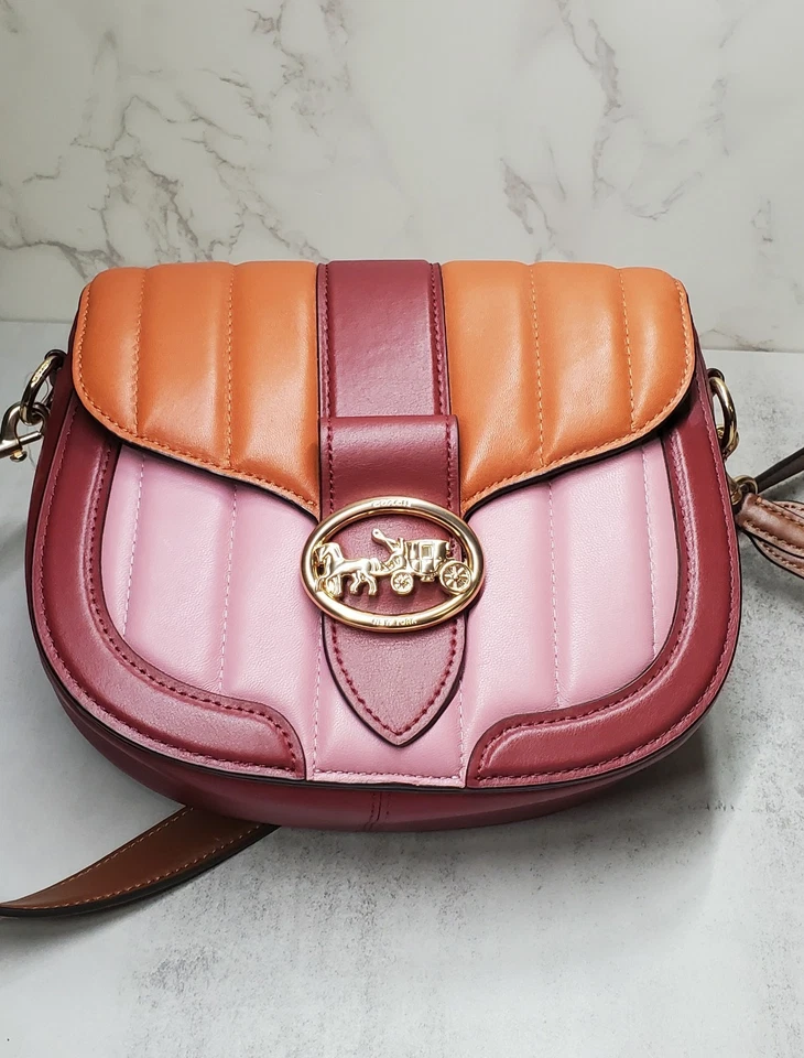 Bolso de montar Coach Georgie con acolchado hinchado en bloques de colores y conjunto de billetera a juego Foto 2 de 4