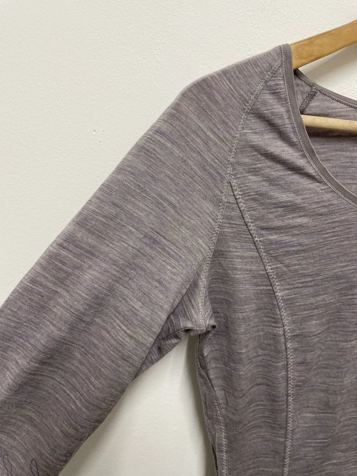 Icebreaker Ladies Merino Wool Top Size Small Grey Floral Design Elastic Edges - Image 3 of 4