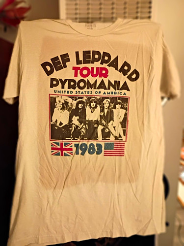 Def Leppard Pyromania 1983 Tour Graphic Print White T-Shirt Medium Crew Neck