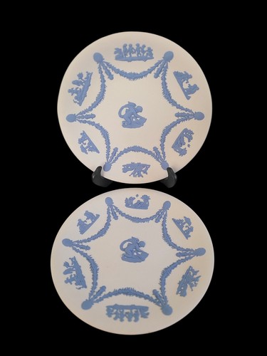Pair Of Vintage Wedgwood Jasperware Cupid W/Arrows 8.85” Plates - Discontinued