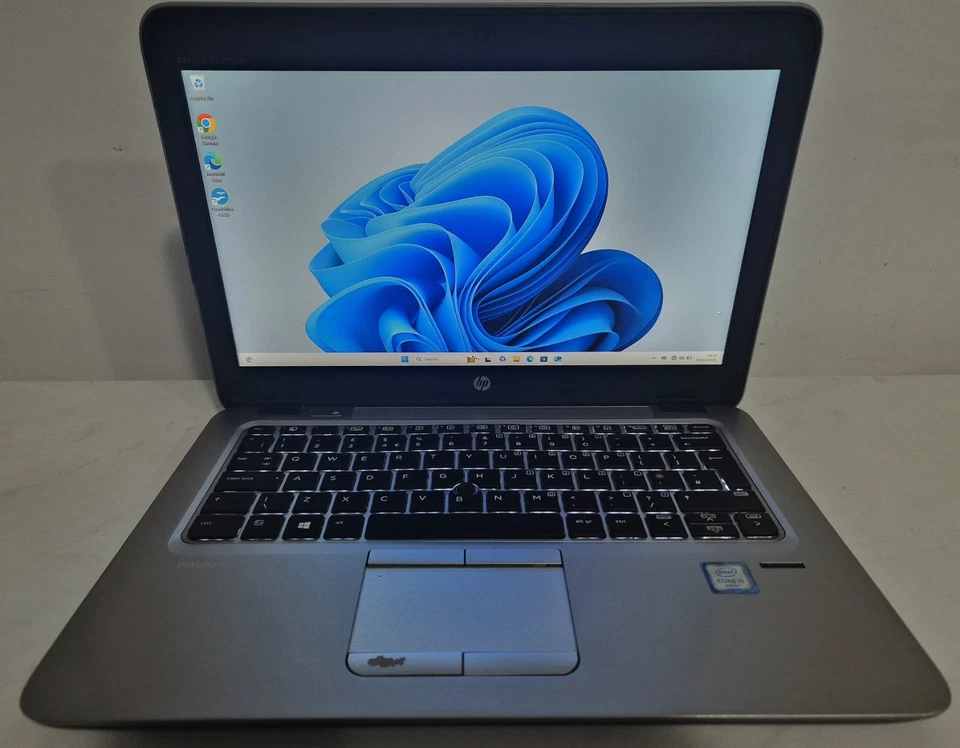 HP EliteBook 820 G3 · i5-6200U · 8GB · 256GB, photo 1 of 5