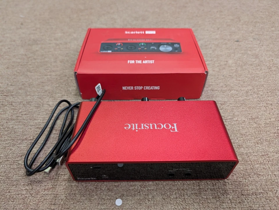 LN Focusrite Scarlett 2i2 3. Gen. 2-Kanal USB Audio Interface mit Box MOSC0025