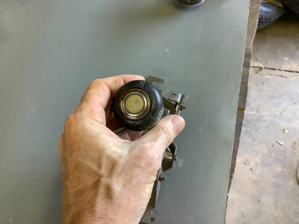 73 74 75 76 77 Oldsmobile Cutlass 442 Consola Palanca de cambios Bonita Original Foto 4 de 4