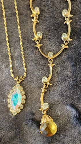 Vintage Gold Tone Mixed Lot Costume Jewelry 2 Wearable pcs. Stunning