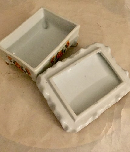 Roses Trinket Box with Lid Porcelain UCGC Korea Gold Accents Pearl Finish - Picture 7 of 9