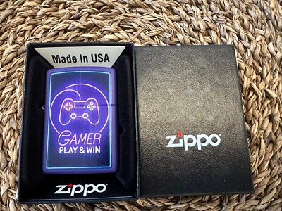 ZIPPO FEUERZEUG NEU LILA GAMER PLAY & WIN BENZIN NEON DESIGN ORIGINAL VERPACKT