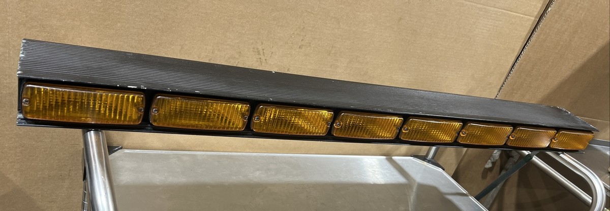 Whelen Traffic Advisor Lightbar TA837A 8 Amber Halogen Lights 500 