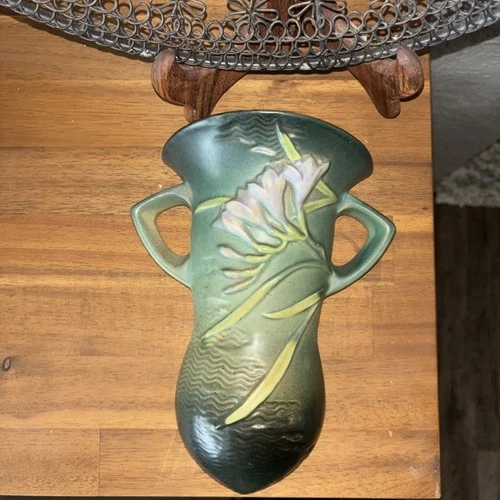 Roseville Wall Pocket