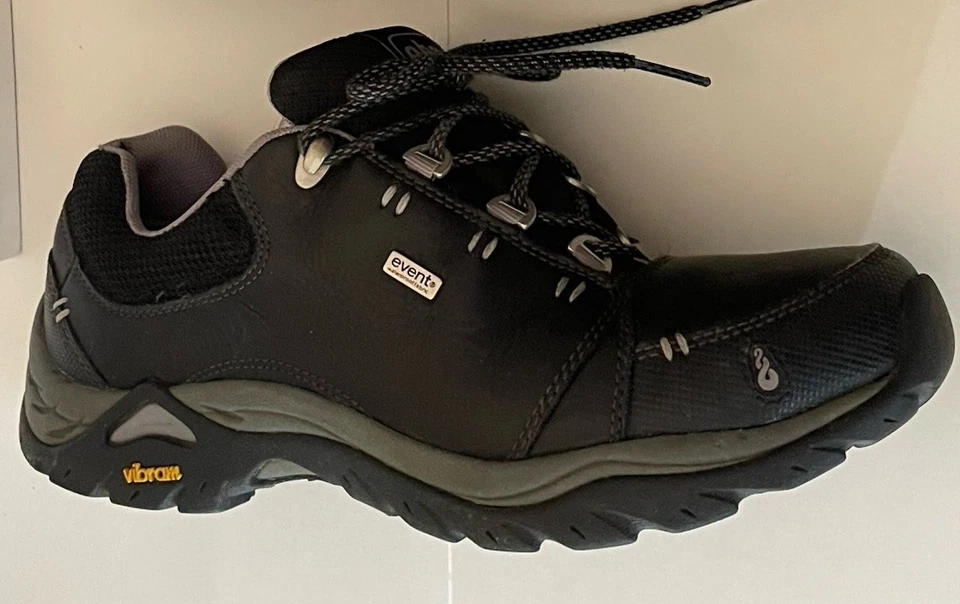 Zapatos de senderismo Ahnu Montara II para mujer 7,5 eventos AF2360BLK negros impermeables Vibram Foto 3 de 4