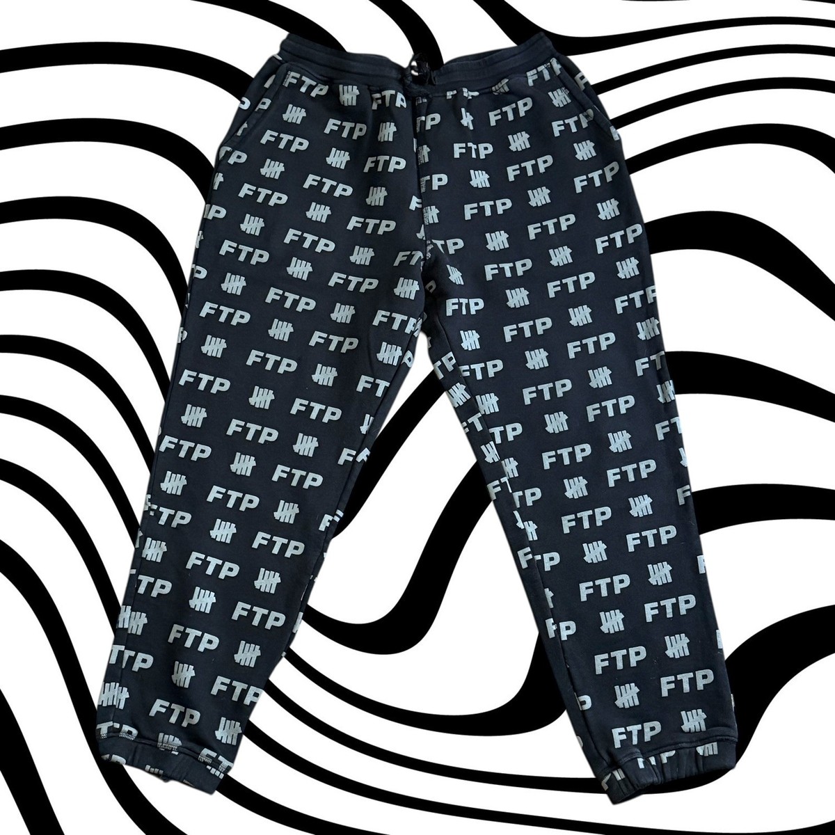 FTP x Undefeated All Over セットアップ UNDFTD x FTP All Over Print Sweatpants Large - Undefeated Joggers