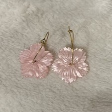 Pink Flower Acrylic Earrings Synthetic Alloy Gold Tone Hoop New Never Worn Nice