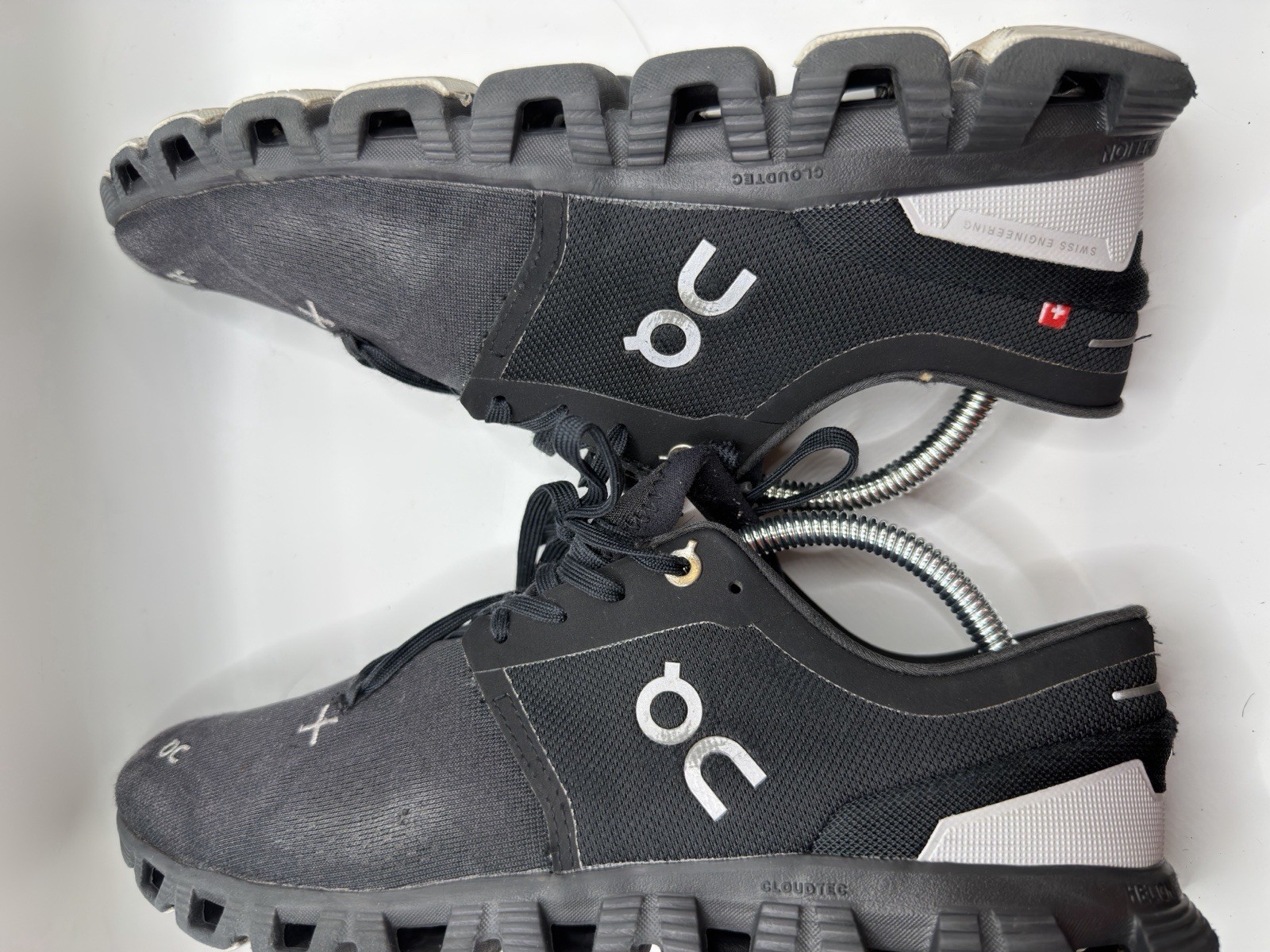 ON CLOUD RUNNING MAN - image 5