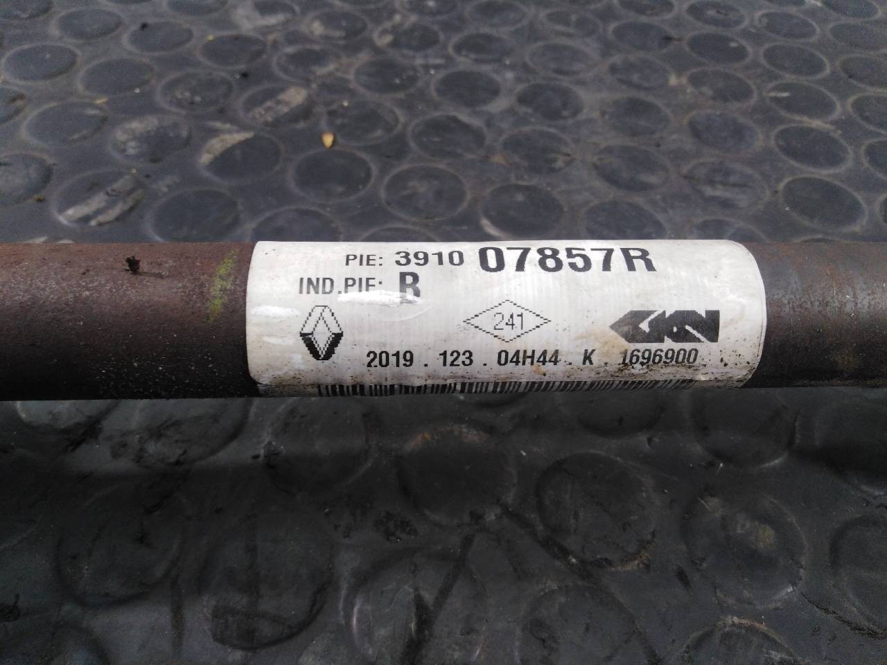 391007857R FRONT RIGHT TRANSMISSION / P1-A6-33 / 1696900 / 2327060 FOR DACIA SANDER