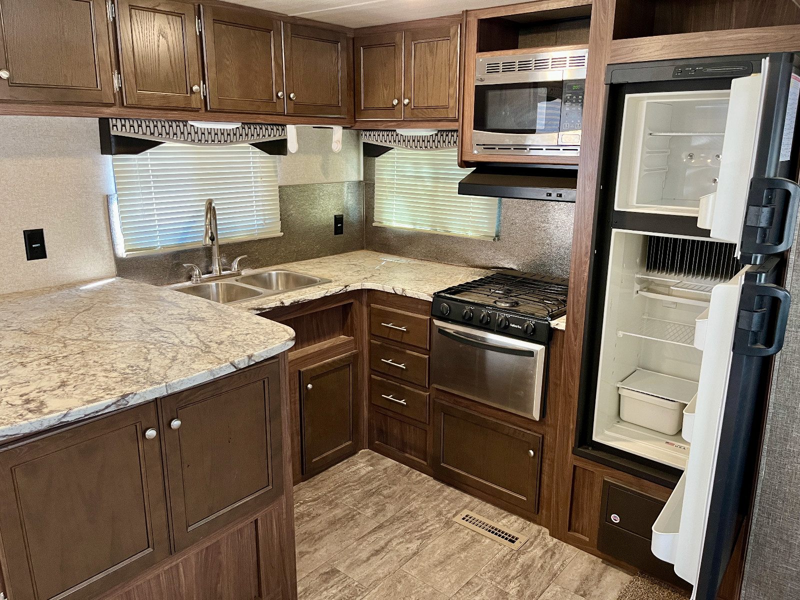 2017 Heartland Trail Runner 27RKS Travel Trailer Camper–Clean TX RV–Single Owner