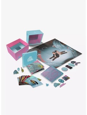 Twenty One Pilots Scaled and Icy Box Set includes all items