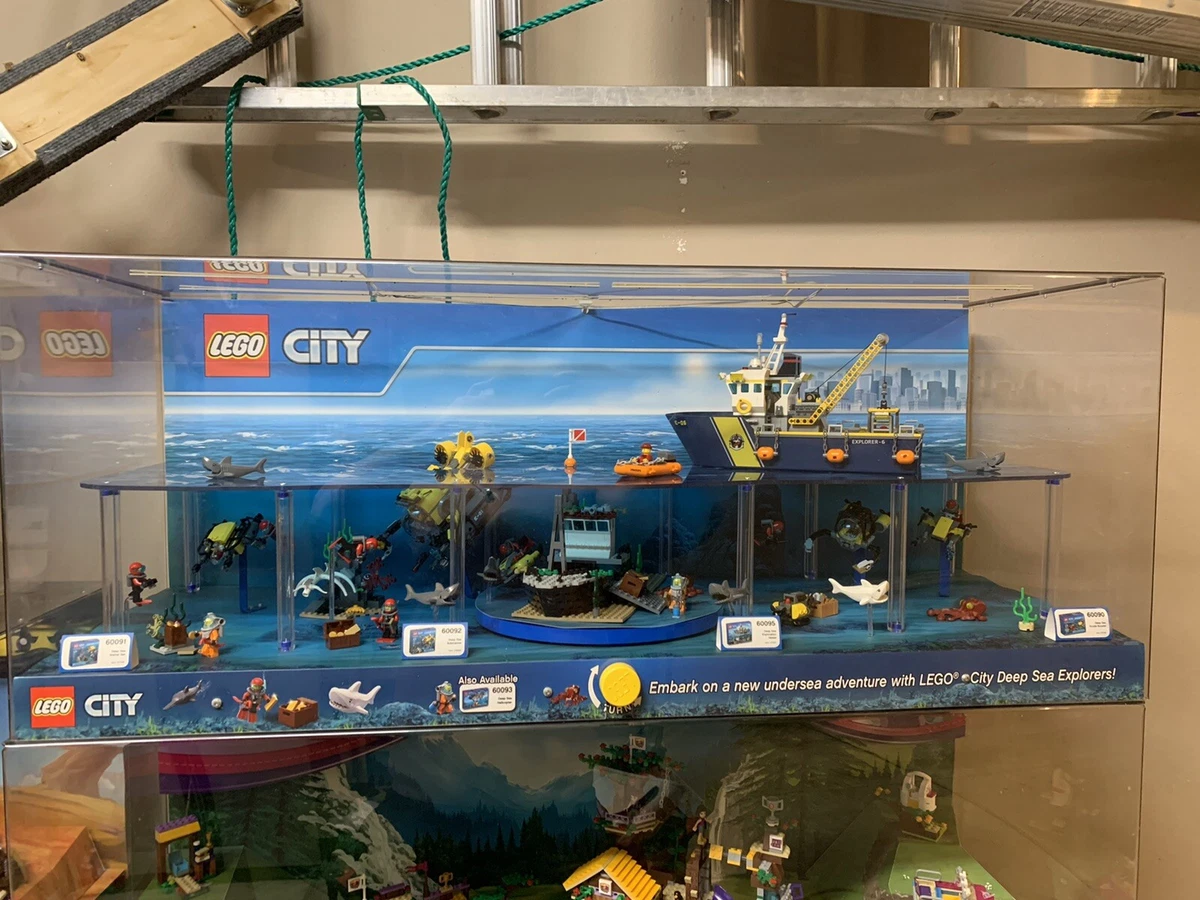 Toys &#039;r&#039; Us Lego City Deep Sea Explorers￼ store display Retired Huge!