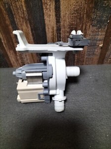 Ersatzteil Waschtrockner AEG Lavamat Turbo 16850A - Pumpe Askoll M144 und Gummi