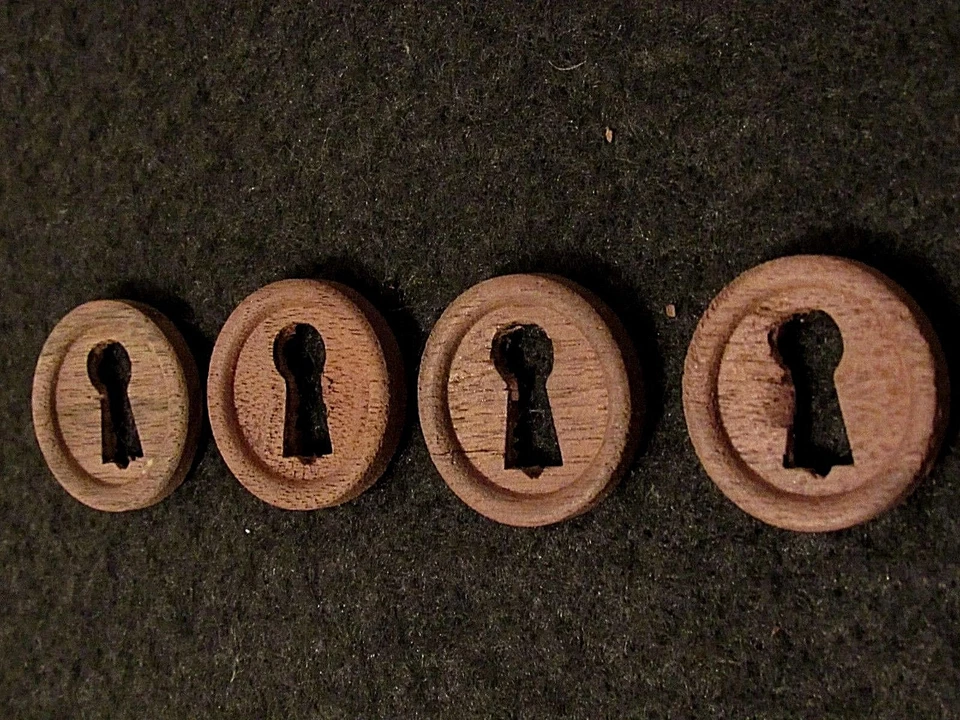 Una antigua cubierta de cerradura de nogal de 1 pulgada c.1910 (MUCHOS DISPONIBLES) Foto 3 de 4