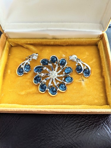 Vintage Blue Oval Star Sapphire by Swavorski Rhinestones Pin Earring Set - 第 1/8 張圖片