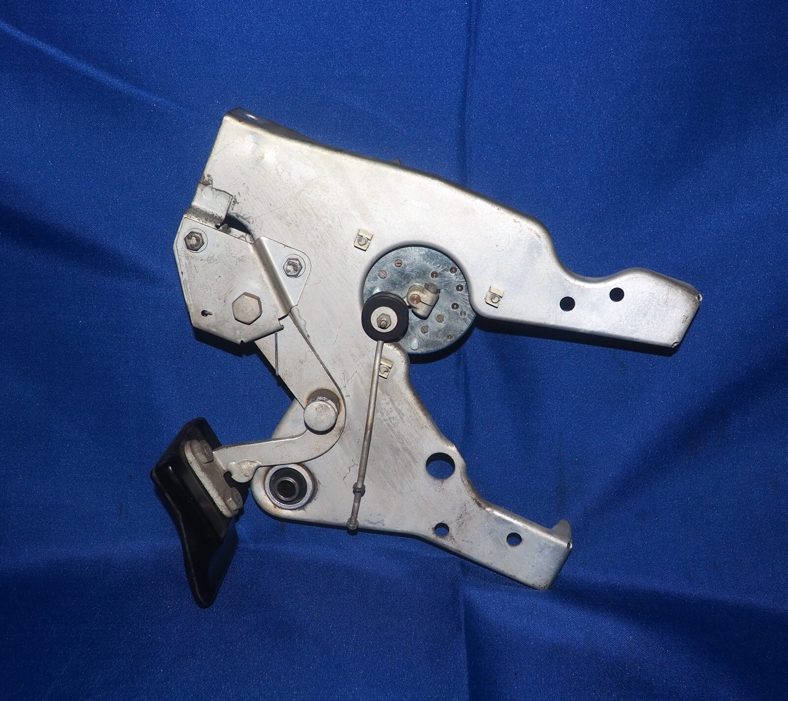 1975-1980 Rolls Royce Silver Shadow & Wraith II Hood Release Latch W/Solenoid