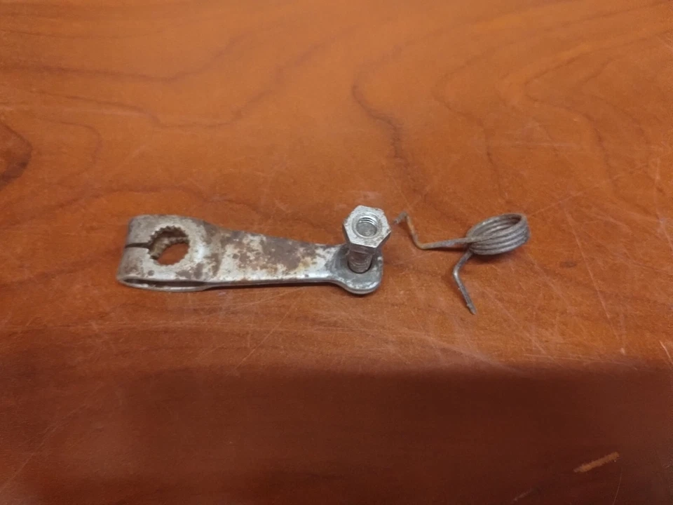 1978-79 Suzuki DR370 braço atuador de embreagem e mola 23271-45400, 09448-15005 - Imagem 2 de 3