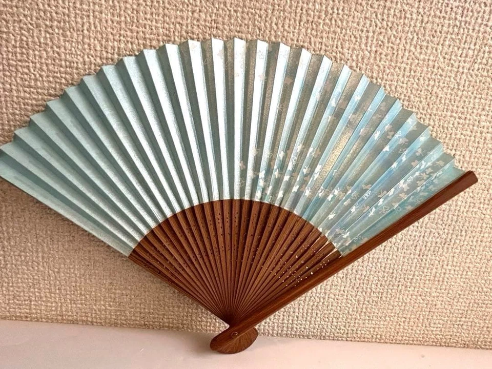 Plegable Sensu Ventilador Azul Mariposa Patrón Estuche Madera Foto 2 de 4