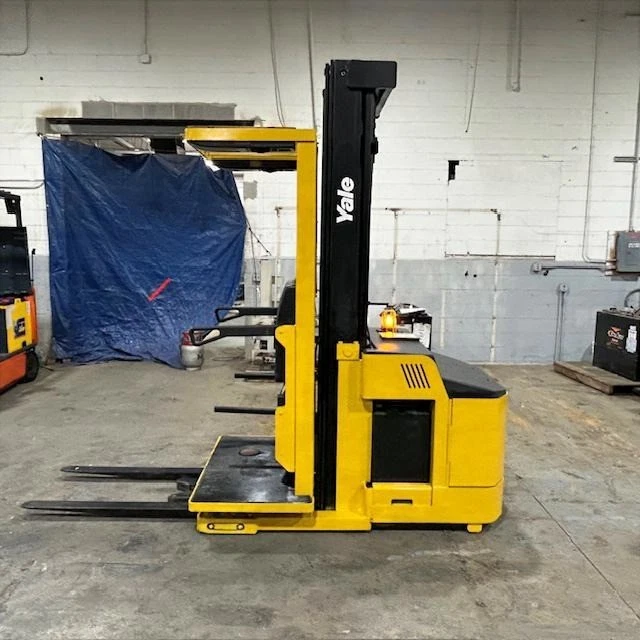 2019 Yale OS030EF Used Order Picker Forklift Three Stage Mast 3217 Hours - Image 4 of 4