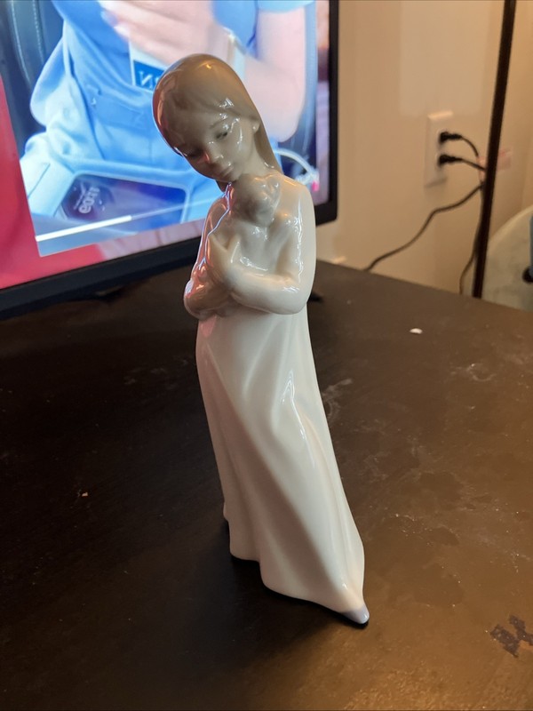 Nao Lladró Porcelain Figurine Girl In Nightgown Holding Puppy Dog Made In Spain