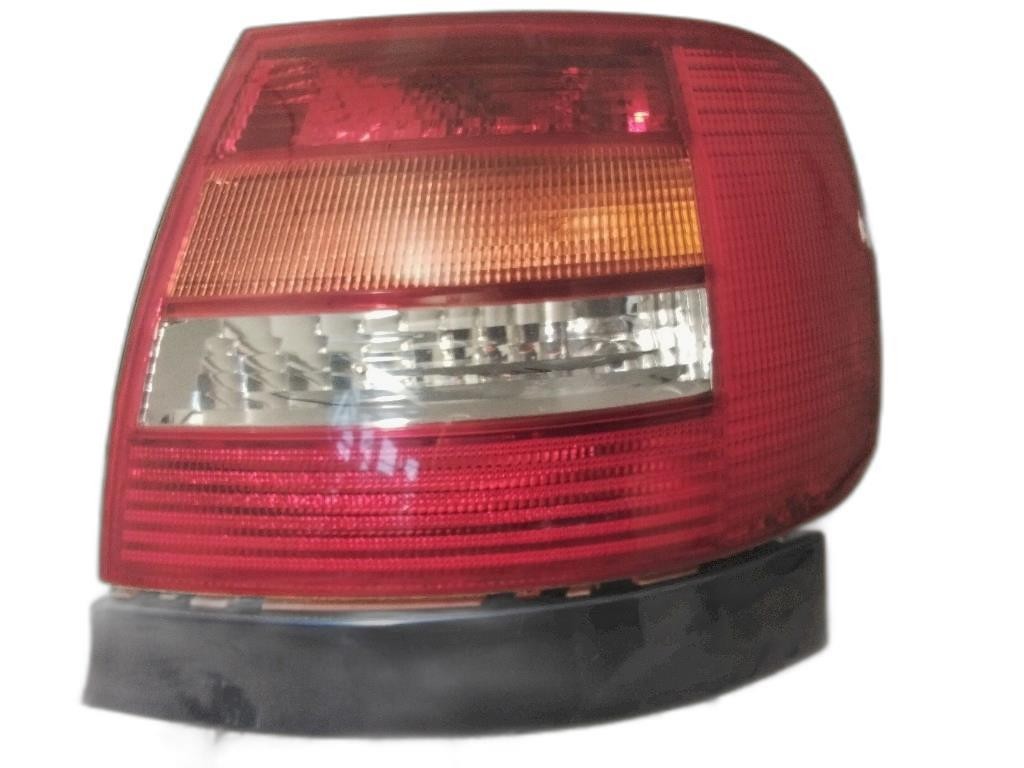 FANALE STOP POSTERIORE DESTRO DX PER AUDI A4 Avant (B5) 8D0945096F 1Z (94>00)