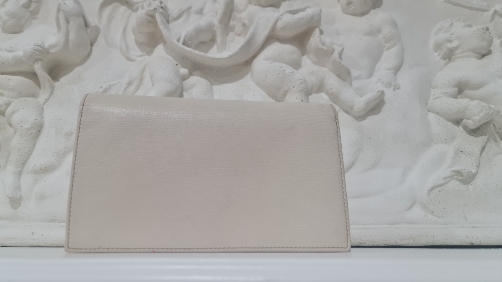 AUTHENTIC Gucci White Leather Interlocking GG Cro… - image 7