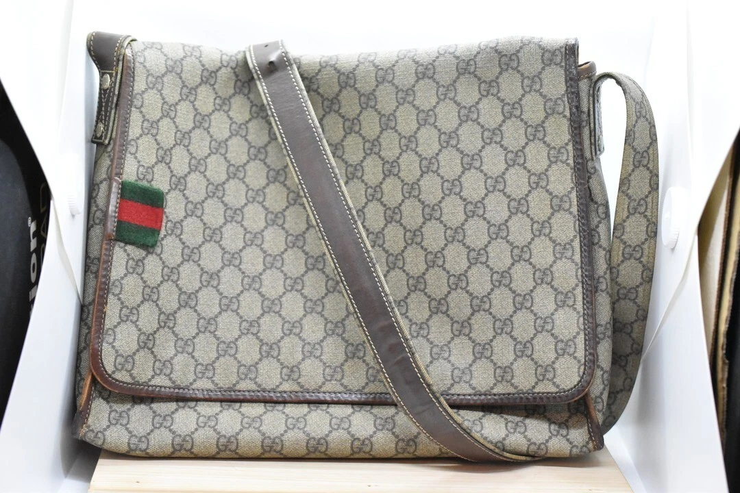GUCCI GG Supreme 246411