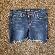 Maurices Cut-Off Denim Blue Jean Shorts Medium Distressed Women's Size 9/10 REG