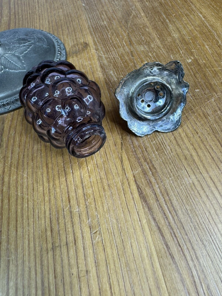 Salero y pimentero colgante de vidrio púrpura/soporte tono plata Foto 4 de 4