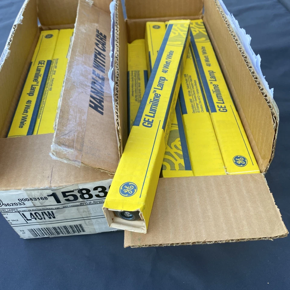 L40/W GE L40 WHITE LUMILINE Light Bulb NOS 11.75" 40W VINTAGE BRAND NEW - Image 2 of 3