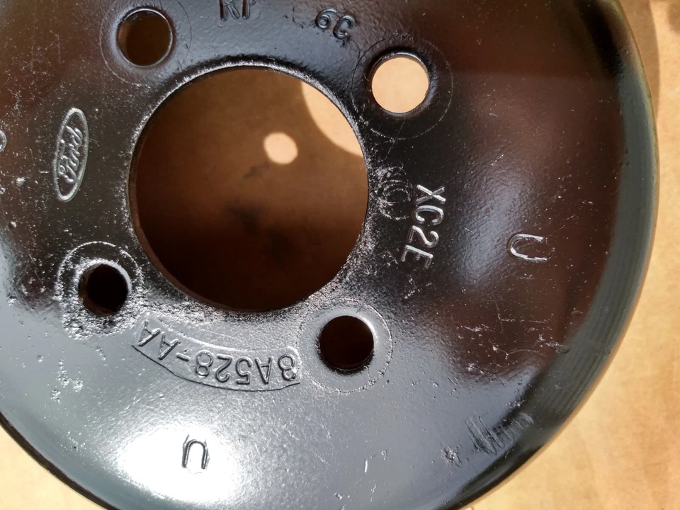 Water Pump Pulley From 1998 Ford Expedition - Image 2 of 4