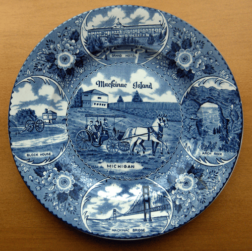 Mackinac Island Michigan collector plate~Old English Staffordshire Ware~NY NY-NR