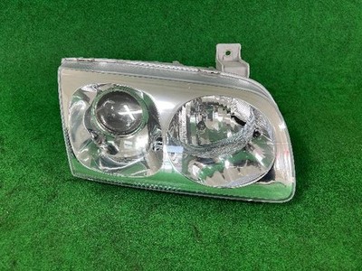Hyundai Trajet 2005 Right Headlight Assembly OEM 921023A500