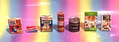ZURU Mini Marken RETRO SNACK Konvolut Chips Erdnüsse Jelly Beans Müsli Kaugummi x7 Posten