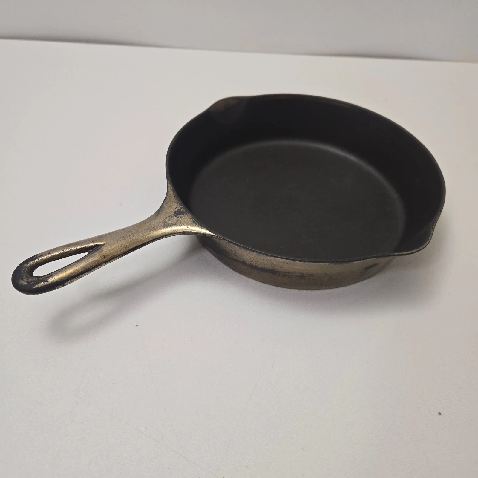 VINTAGE WAGNER WARE SIDNEY Cast Iron Skillet Frying Pan 1056D Restored Flat
Opens in a new window
