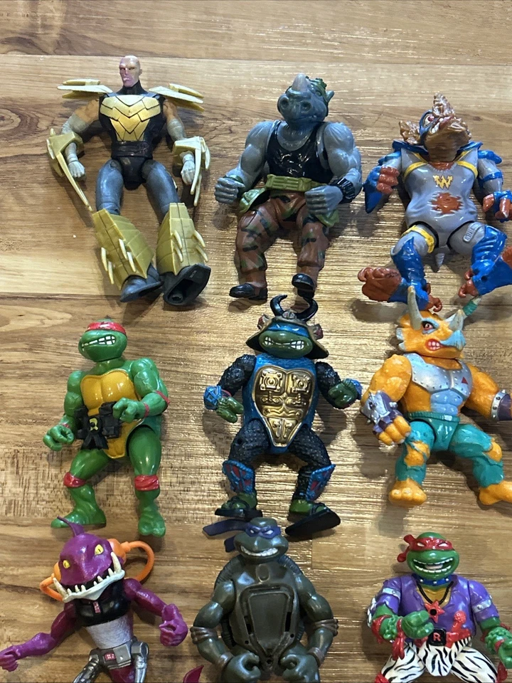 Teenage Mutant Ninja Turtles Classic Toy Lot 28 Figures With Vintage Toy Case - Image 2 of 4