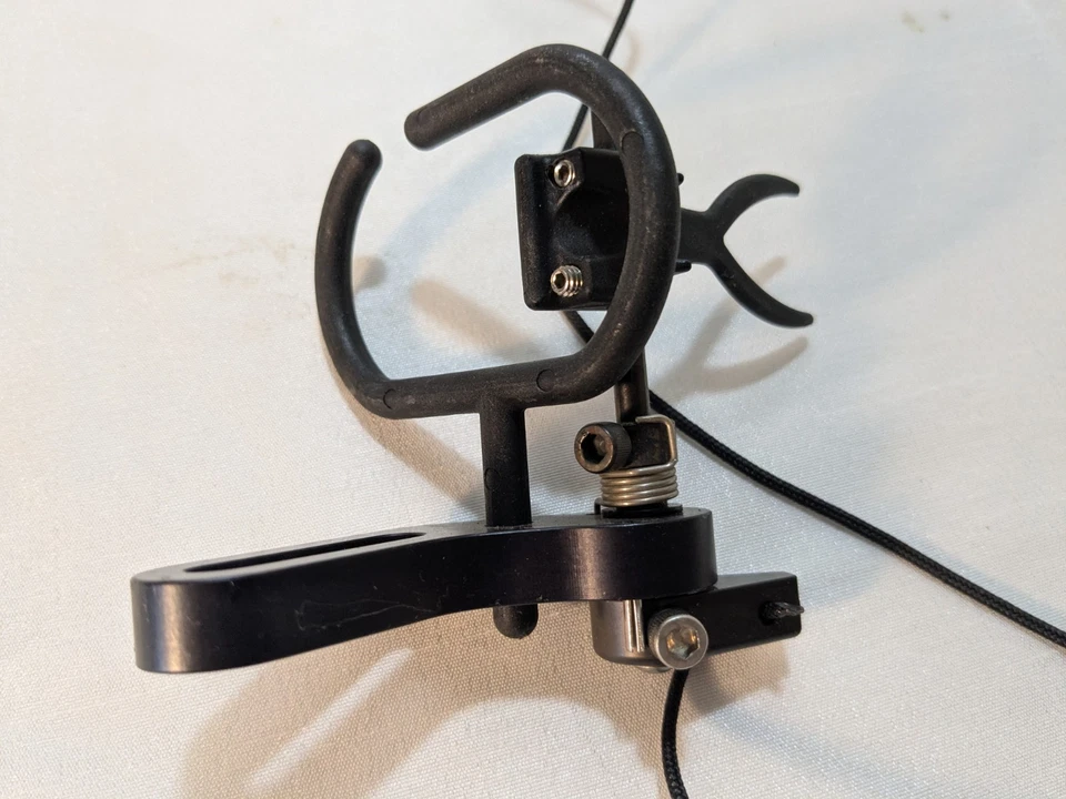 Hawkeye Black AAE Right Handed Compound Bow Rests - Image 4 of 4