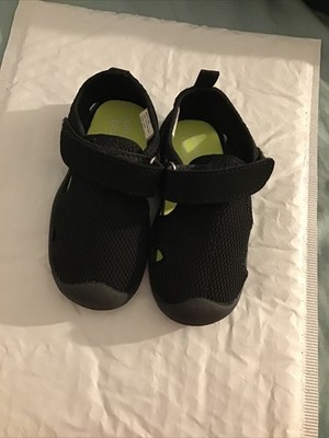 Toddler  Water Shoes    Jumping Beans Size 7