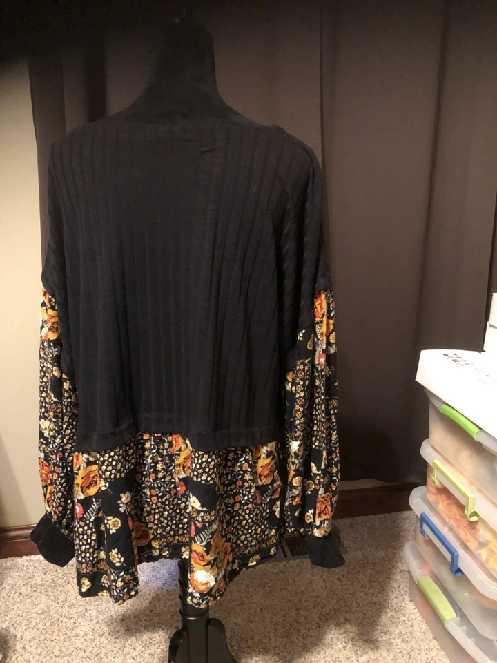 Top de punto superior acanalado de manga larga para mujer Maurices en negro/floral talla múltiple 3X Foto 3 de 4