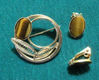 Vintage unmarked Tiger Eye Clip-On Gold-Tone Earrings & Brooch/Pin Set