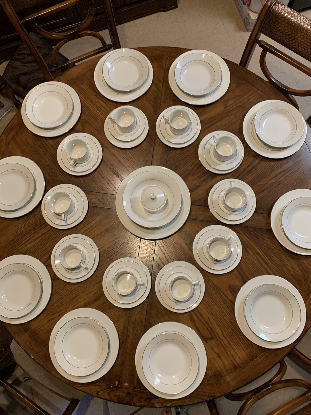 Gibson 53 Piece Dinnerware w/Gold Trim