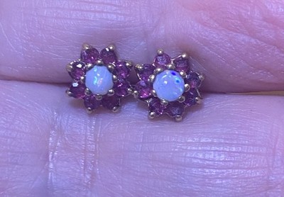 Schöne Vintage Ohrstecker 9 kt 375 Gold Rubin & Opal Floral Cluster 7,5 mm 1 g 