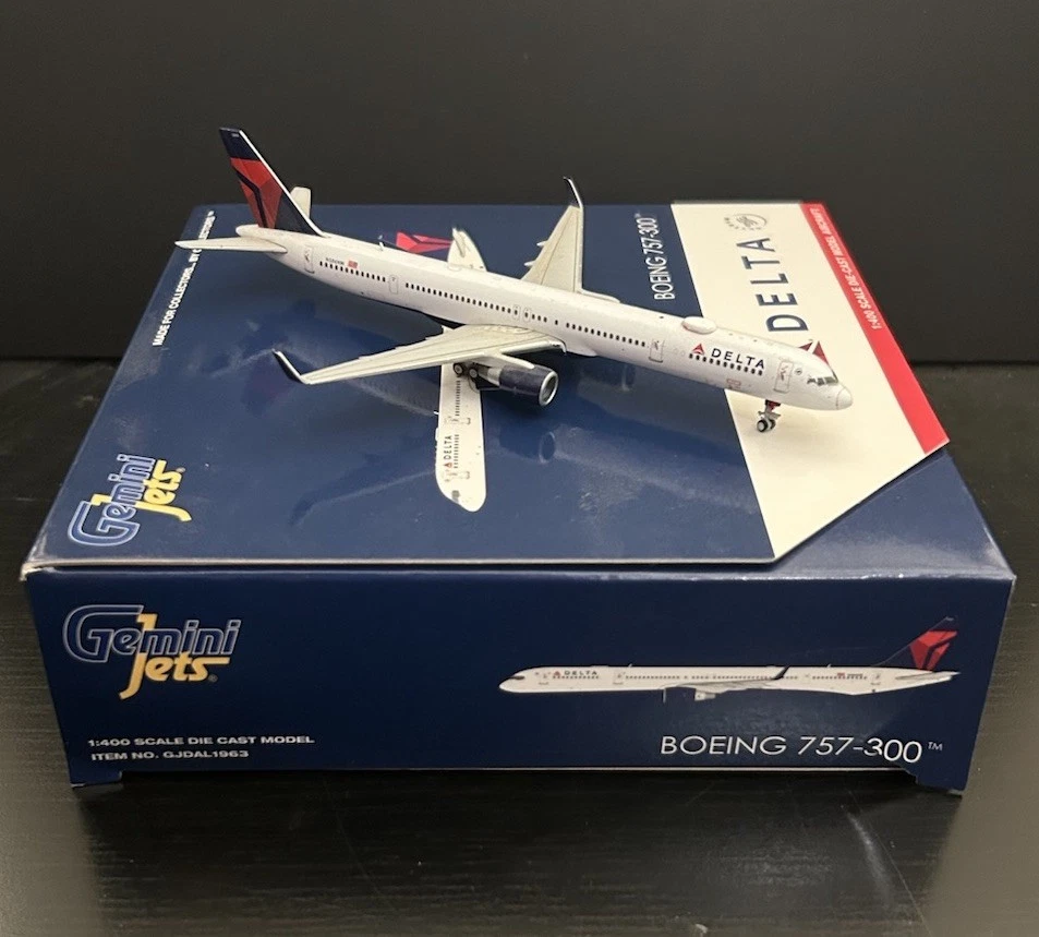 Gemini Jets 1:400 Delta Air Lines Boeing 757-300 N586NW GJDAL1963 2007 colores Foto 3 de 4