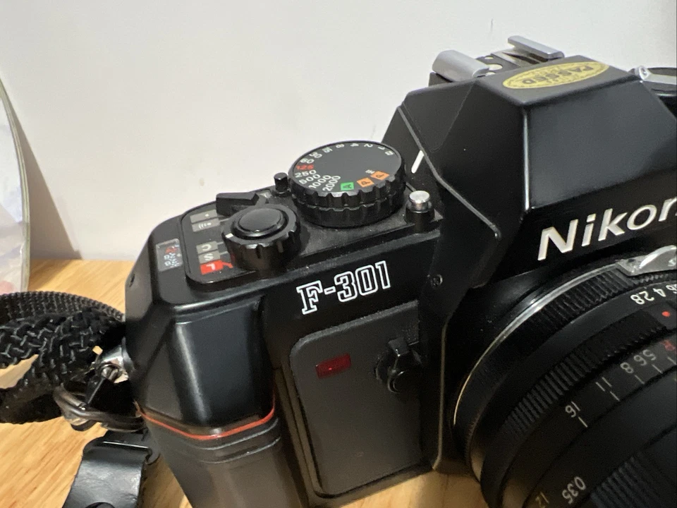 Cámara Nikon F-301 35 mm película analógica SLR como nueva N2000 Japón con correa lente zoom Foto 4 de 4